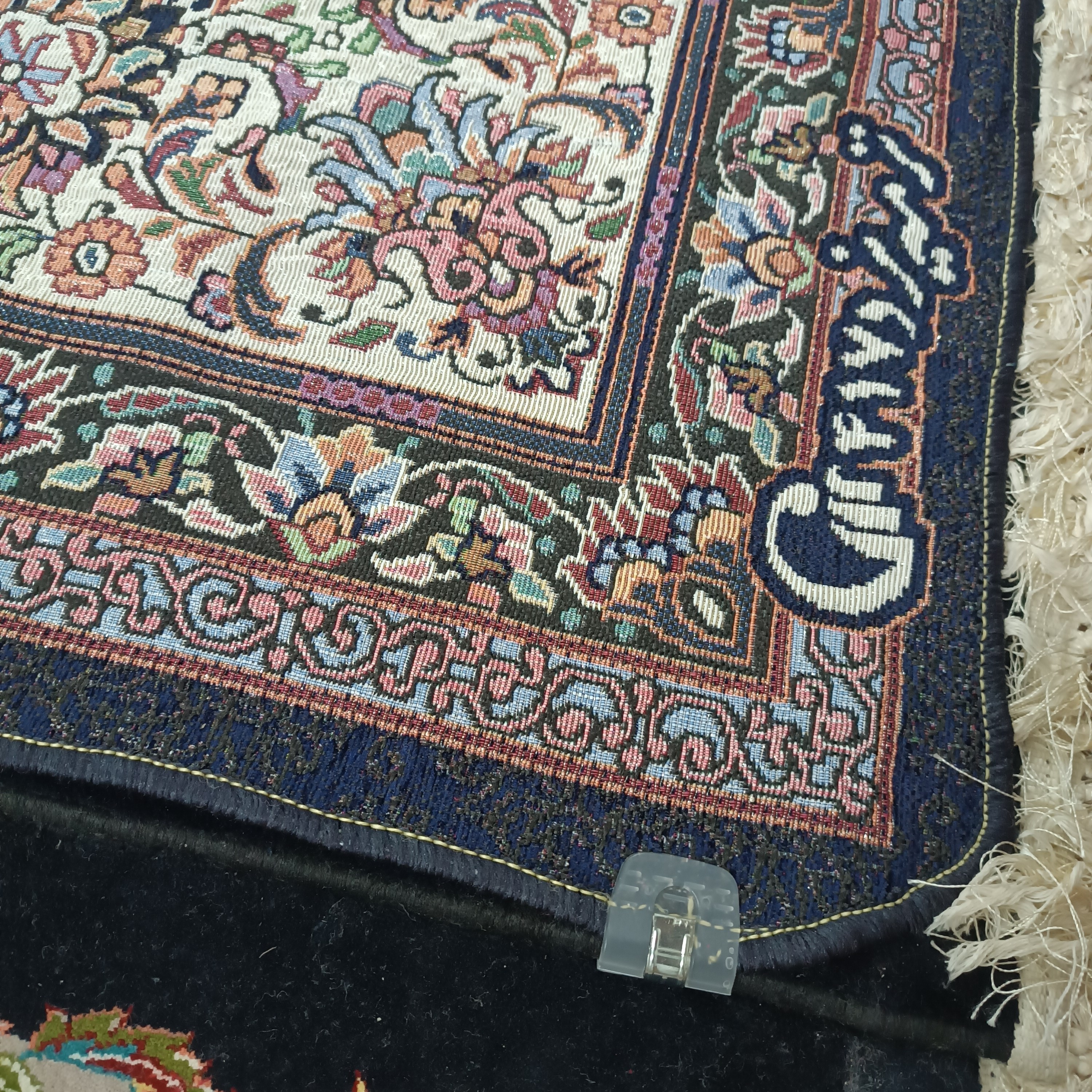 گیره نگهدارنده روفرشی به فرش