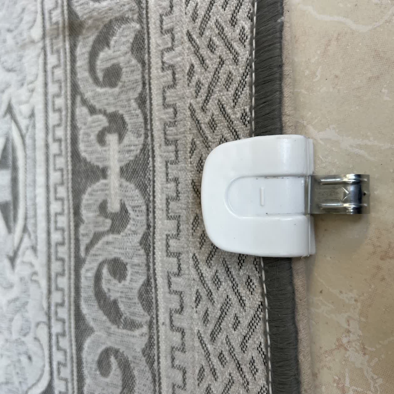 گیره نگهدارنده روفرشی به فرش کارا