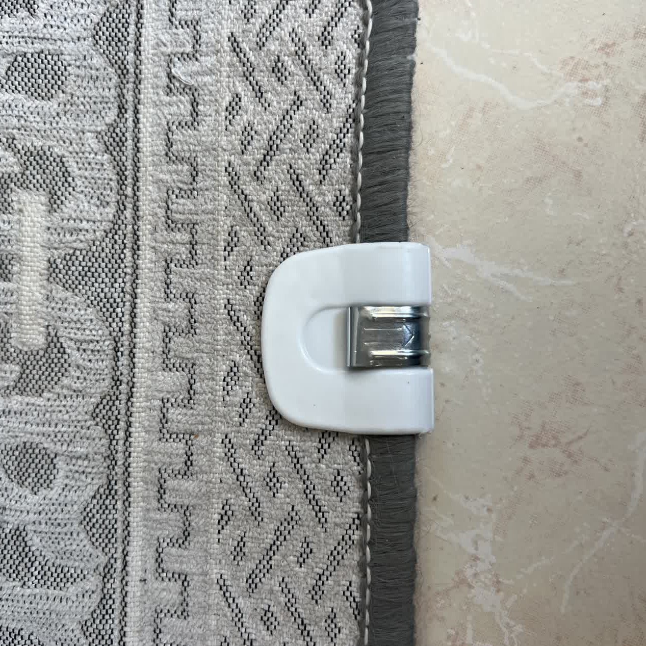 گیره نگهدارنده روفرشی به فرش کارا