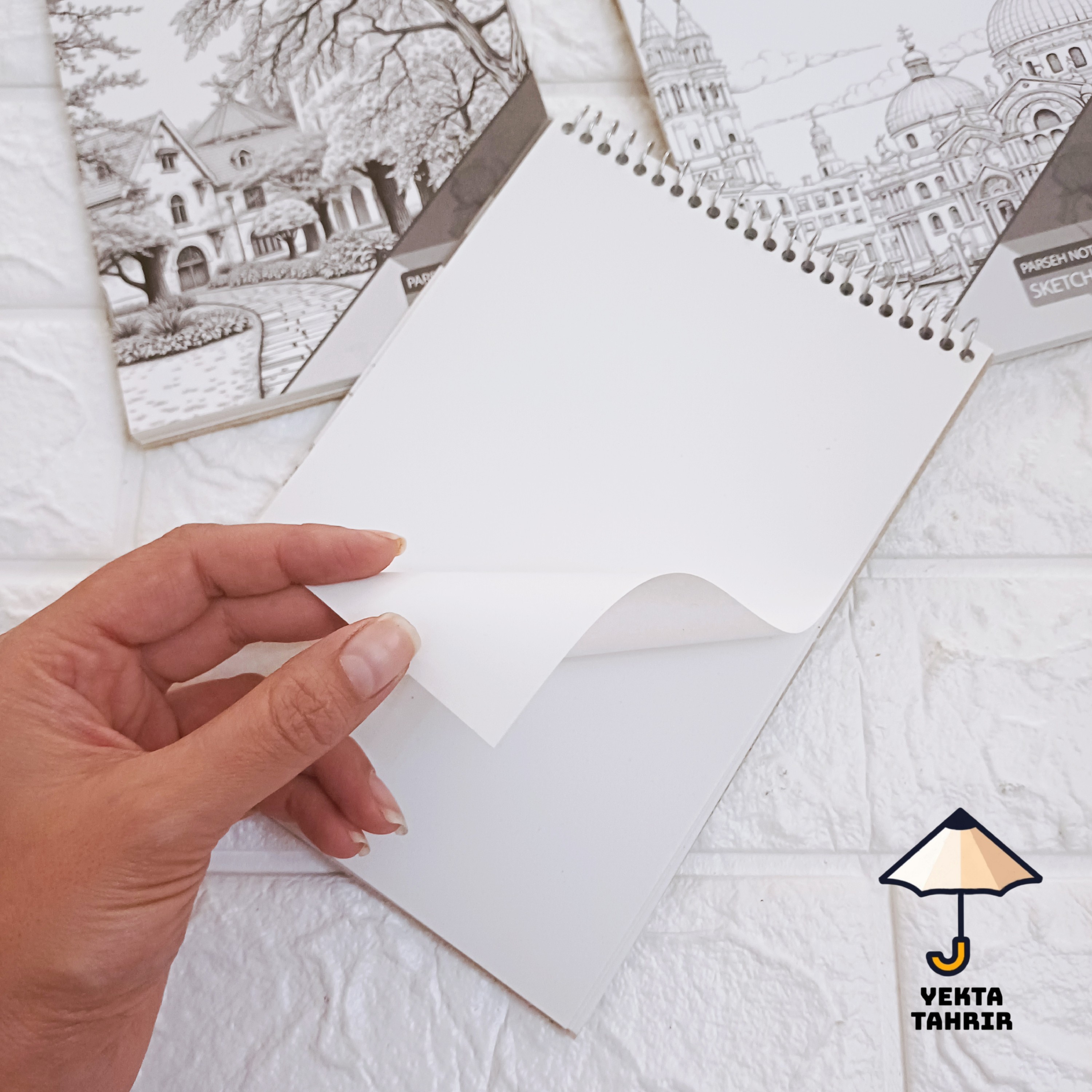 دفتر طراحی برند آوان و پارسه با کاغذ کرافت جلد گلاسه سایز A5 در طرح های مختلف