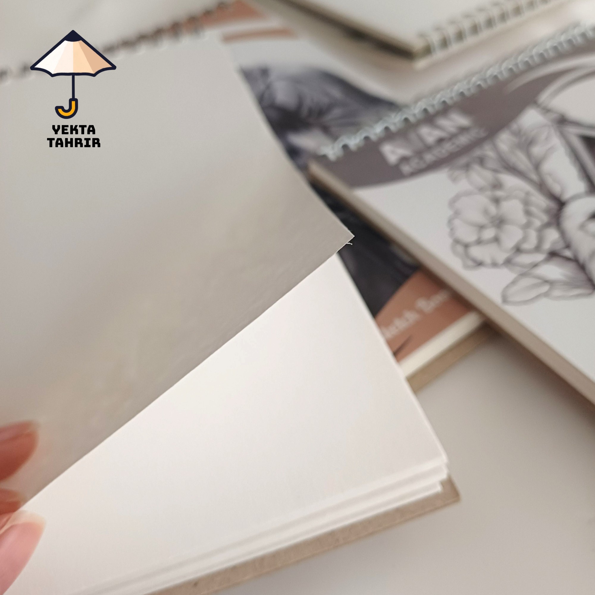 دفتر طراحی برند آوان و پارسه با کاغذ کرافت جلد گلاسه سایز A5 در طرح های مختلف