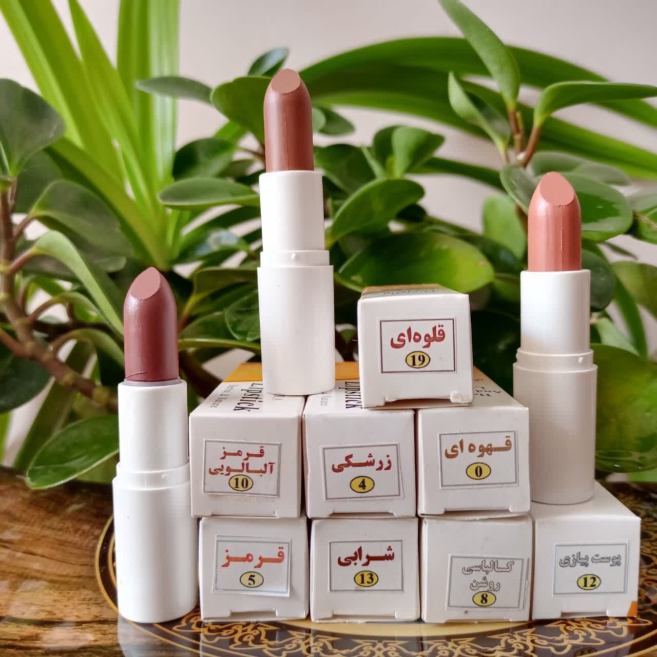 رژ لب طبیعی در 20 رنگ متنوع(کاملا گیاهی، بدون سرب، یکی از پر طرفدارترین برند رژ لب در بازار)