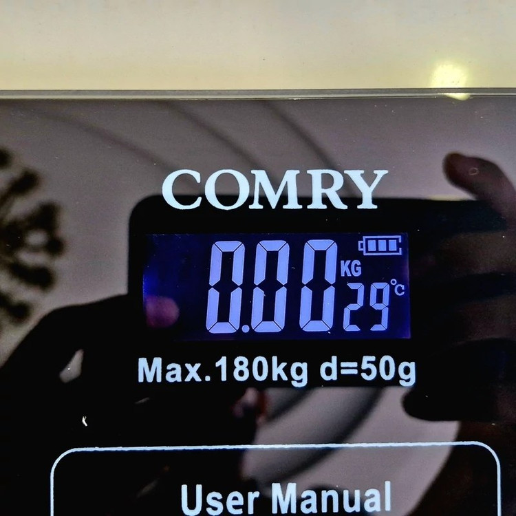 ترازو وزن کشی هوشمند بلوتوثی کمری با گارانتی1ساله دیجیتال دماسنج دار35در35شیشه 8میل 180کیلوگرم اتصال به اندروید و ایفون