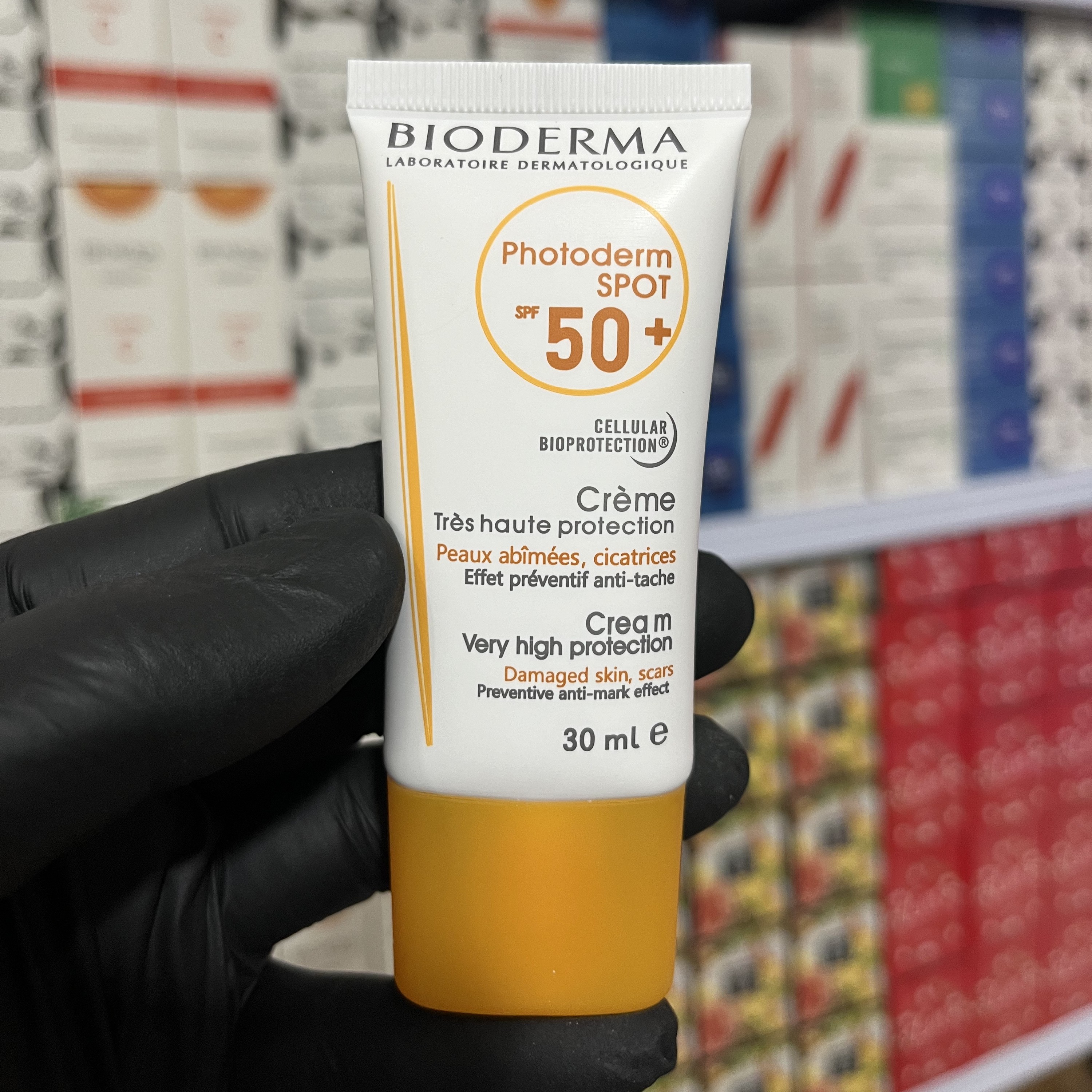 کرم ضدآفتاب بی رنگ بیودرما spf 50( کرم ضد آفتاب مخصوص پوست خشک و معمولی)