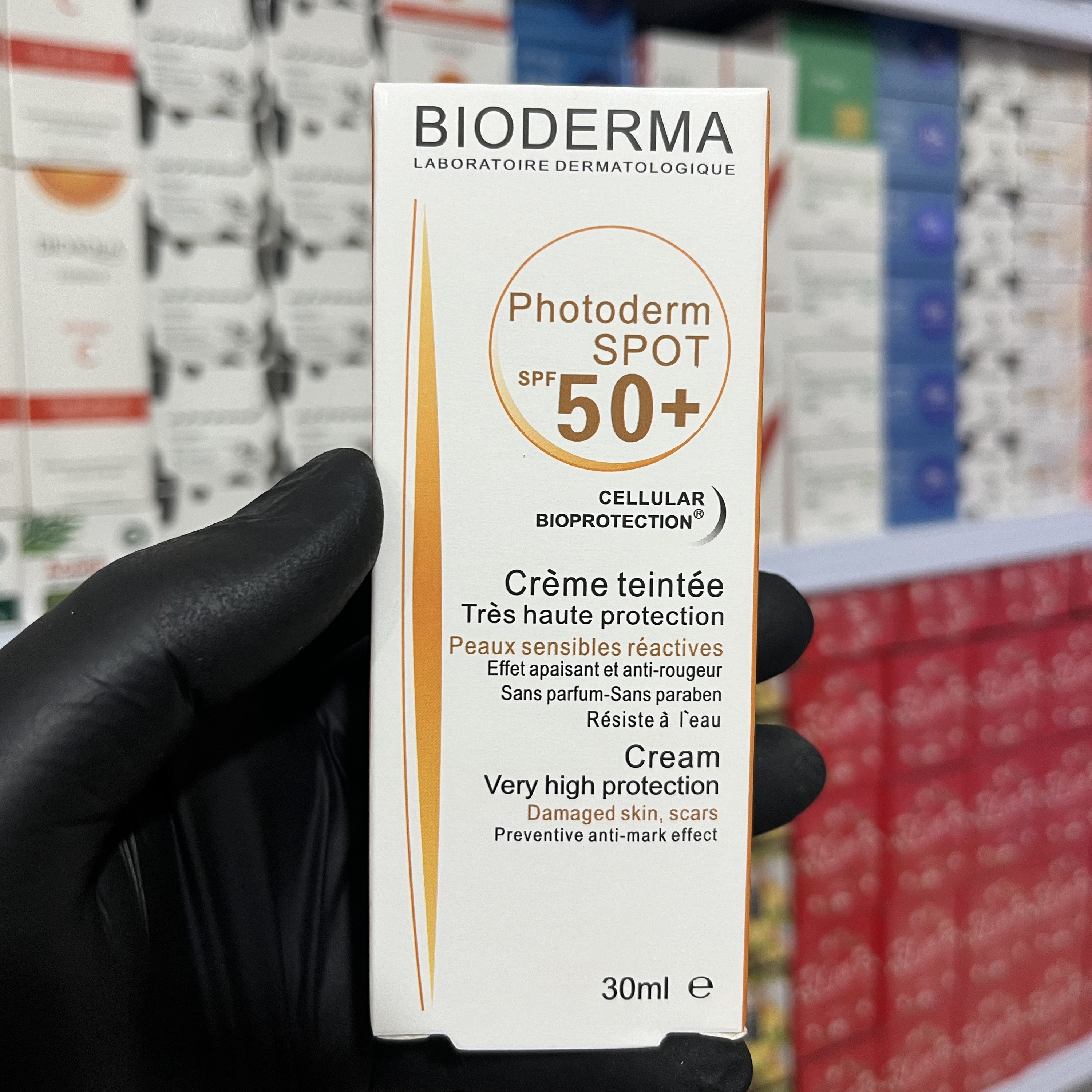 کرم ضدآفتاب بی رنگ بیودرما spf 50( کرم ضد آفتاب مخصوص پوست خشک و معمولی)