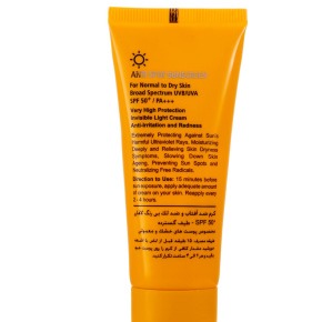 ضد آفتاب بی رنگ لافارر مدل SPF50 مناسب پوست خشک و نرمال حجم 40 میلی لیتر