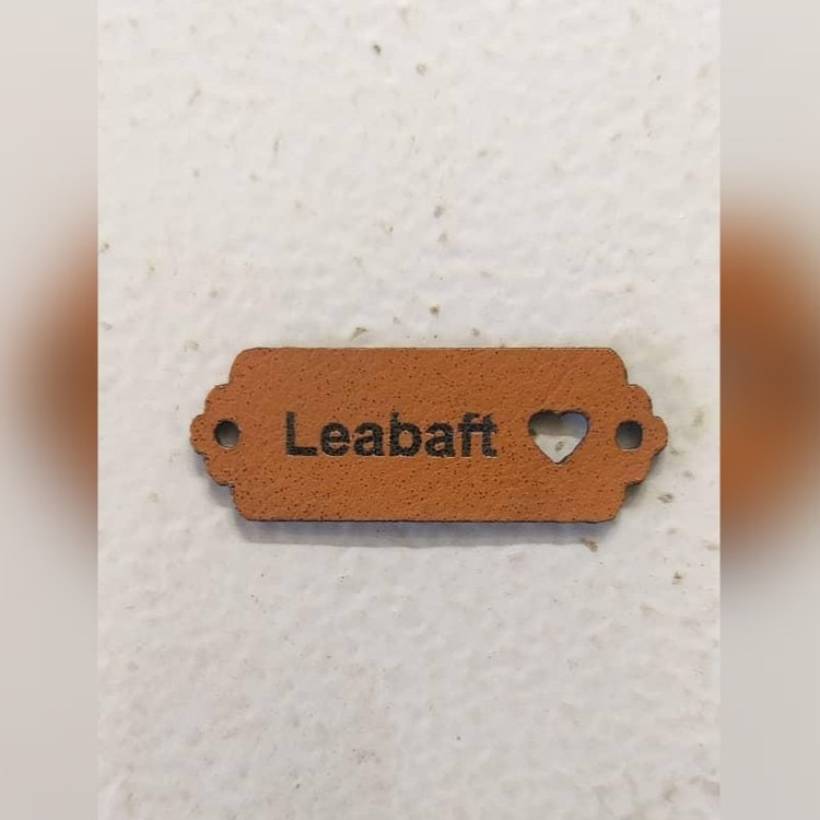 لیبل چرمی با حک متن و لوگوی اختصاصی در سایز و شکل دلخواه بسته 80 عددی