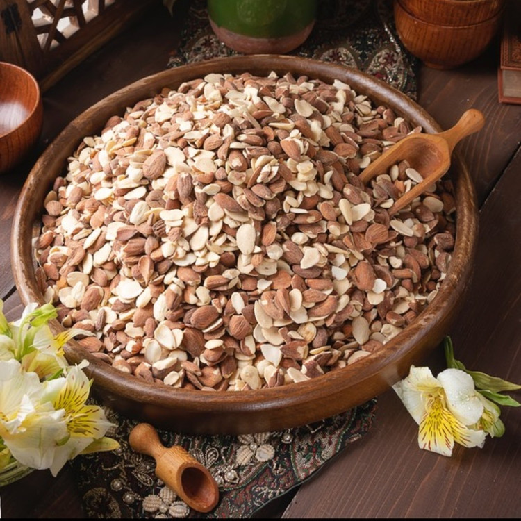مغز بادام شکسته مامایی خام 500 گرم