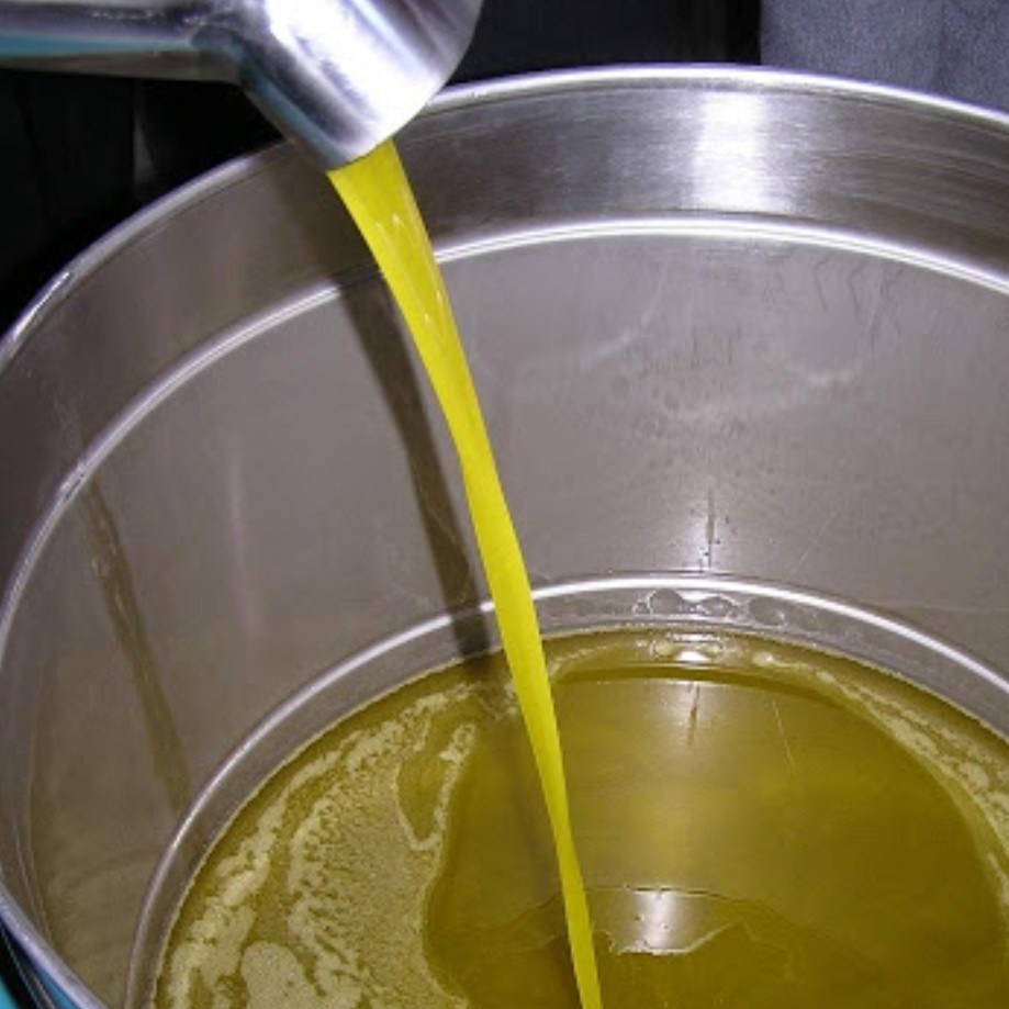 روغن زیتون تازه پرس سرد فرابکر (5 لیتری ) آخر فصل با بوی ملایم و بدون تلخی   مستقیم از باغدار شهرستان طارم