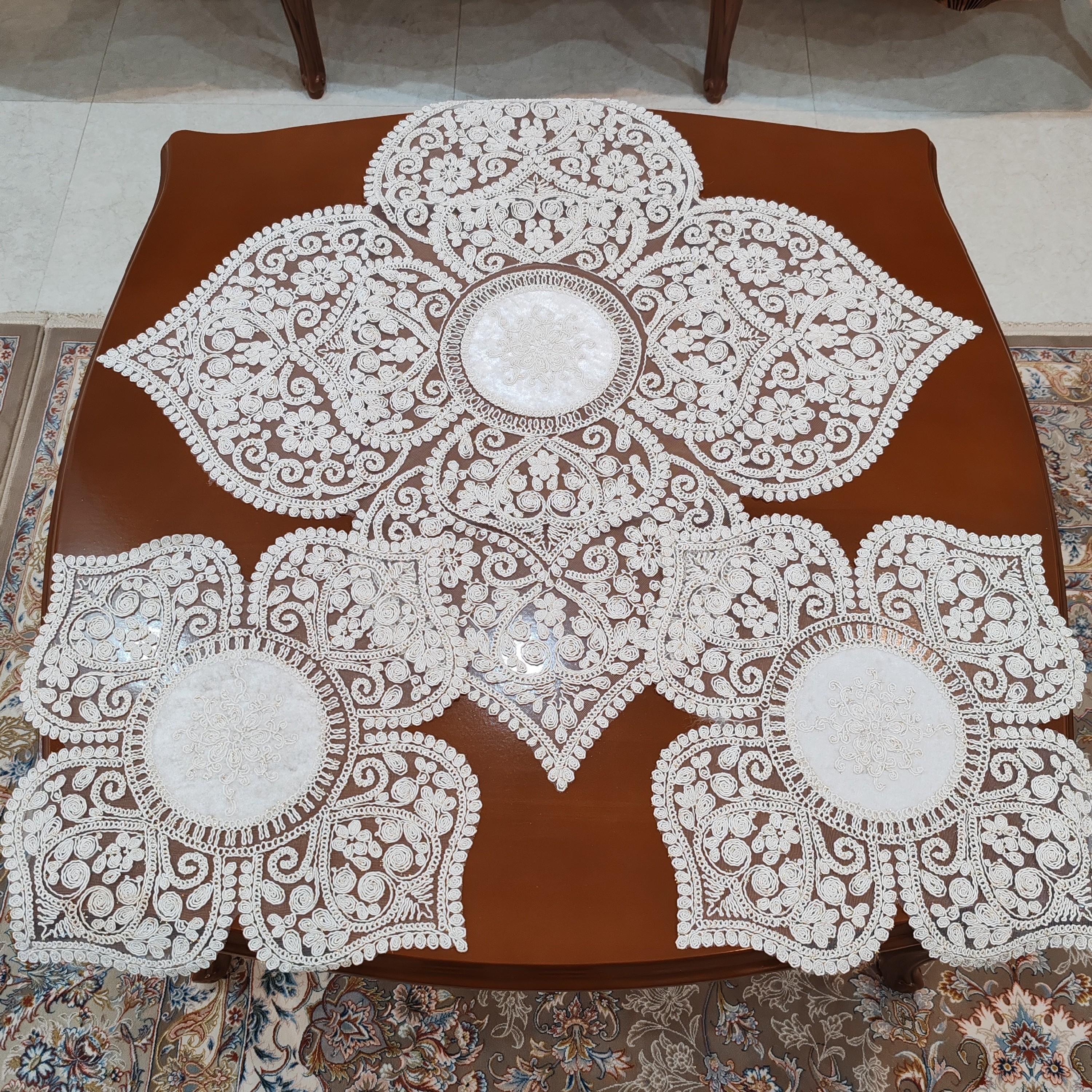 رومیزی مربع دانتل مخمل سه تکه طرح قلب جدید