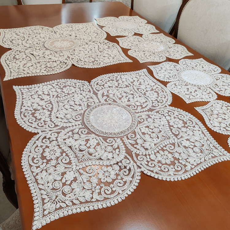 رومیزی مربع دانتل مخمل سه تکه طرح قلب جدید