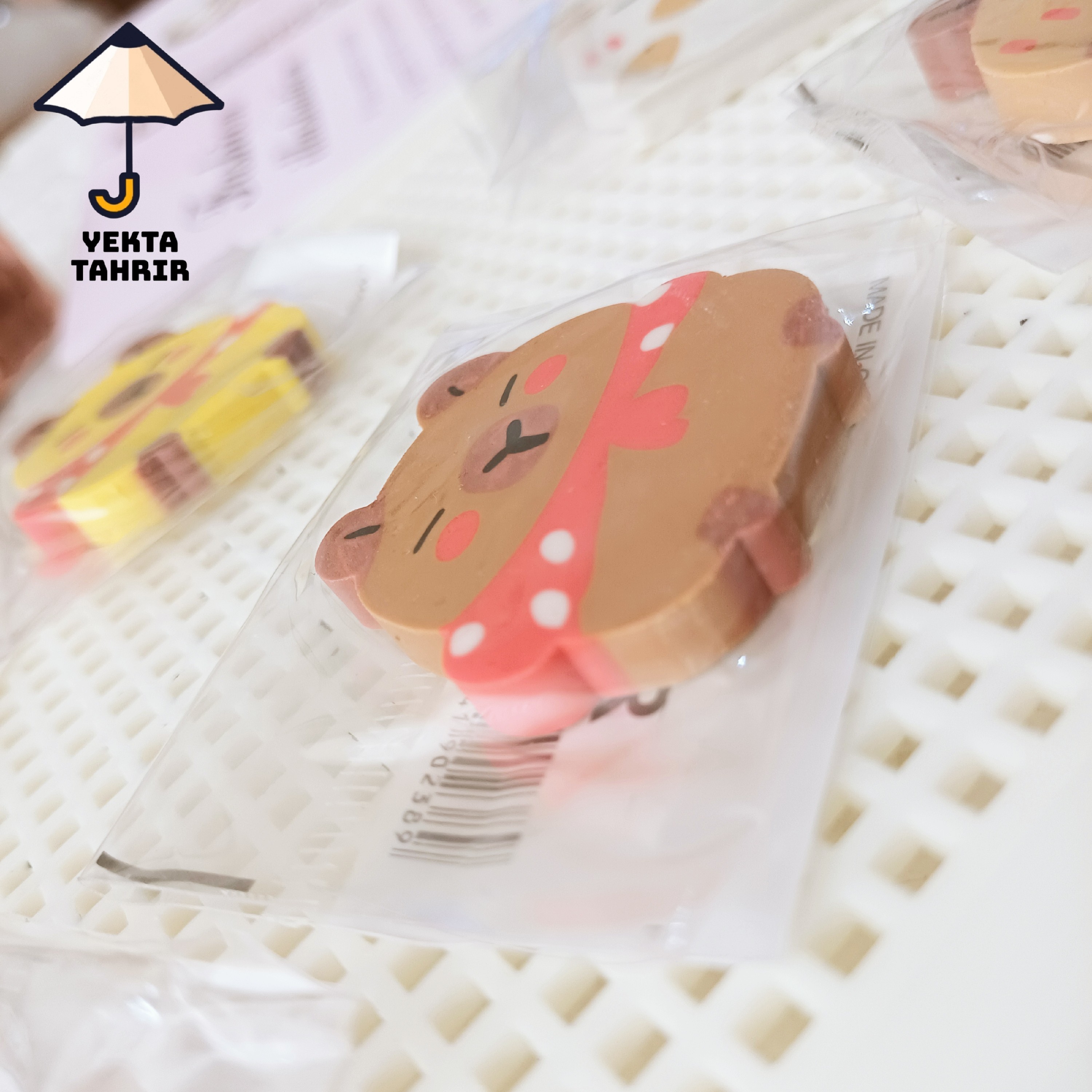 پاک کن فانتزی کاپی بارا پاکن کاپی بارا ابعاد حدودا 4 در 4 سانتی متر