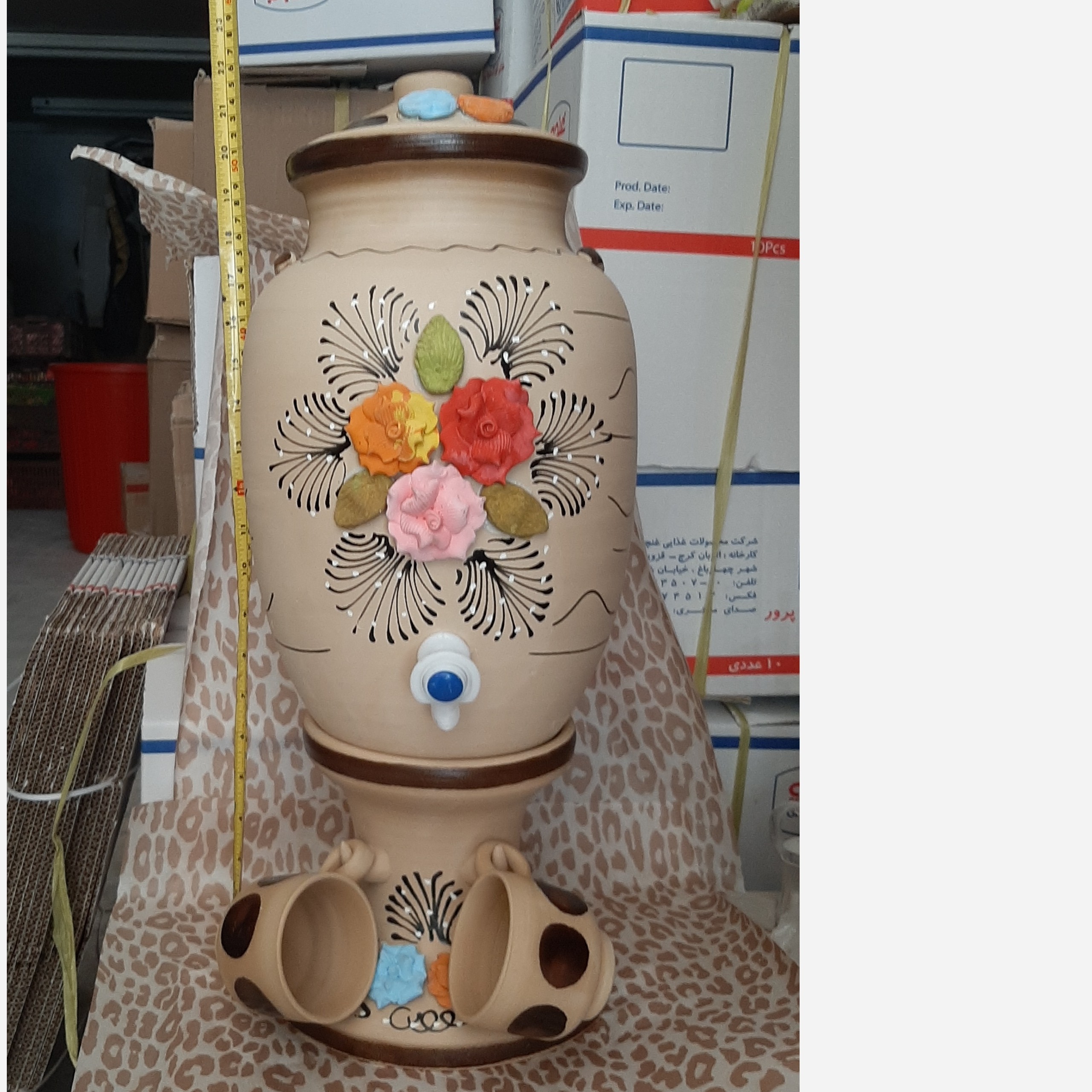 کلمن سفالی پایه دار گلدار
