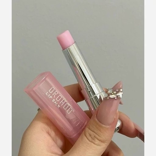 بالم لب طرح دیور ( محصولات پوستی سانیا )