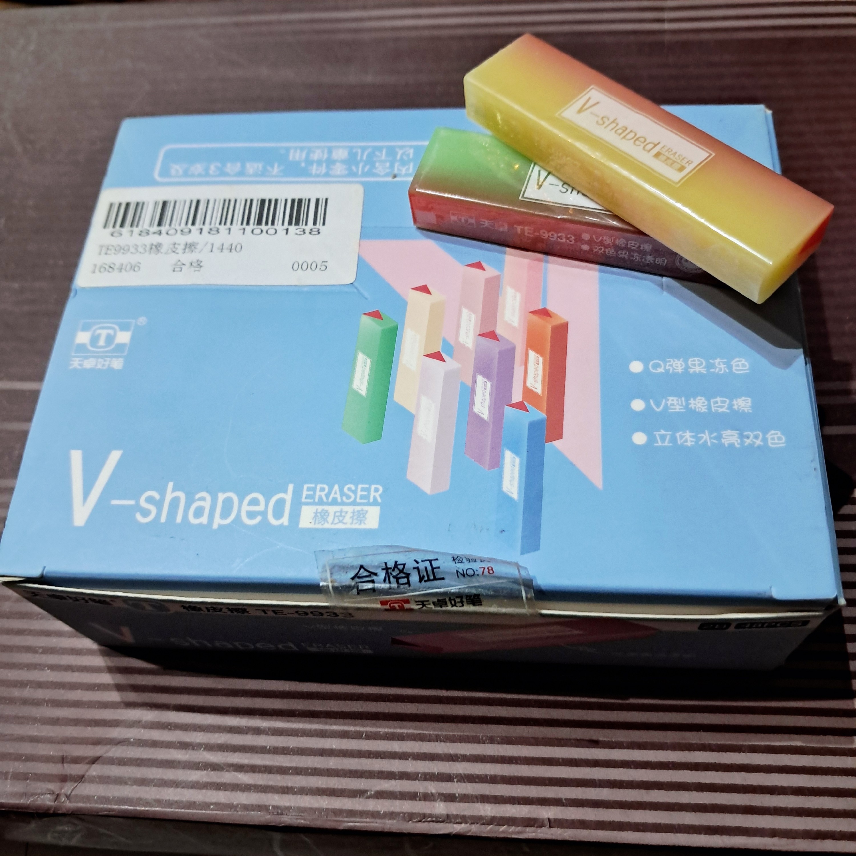 پاکن ژله ای طیف رنگ پاک کن مغز دار رنگی با رنگ های پاستلی با ابعاد 1 در 1/7 در 6/1 سانتیمتر برند V-shaped