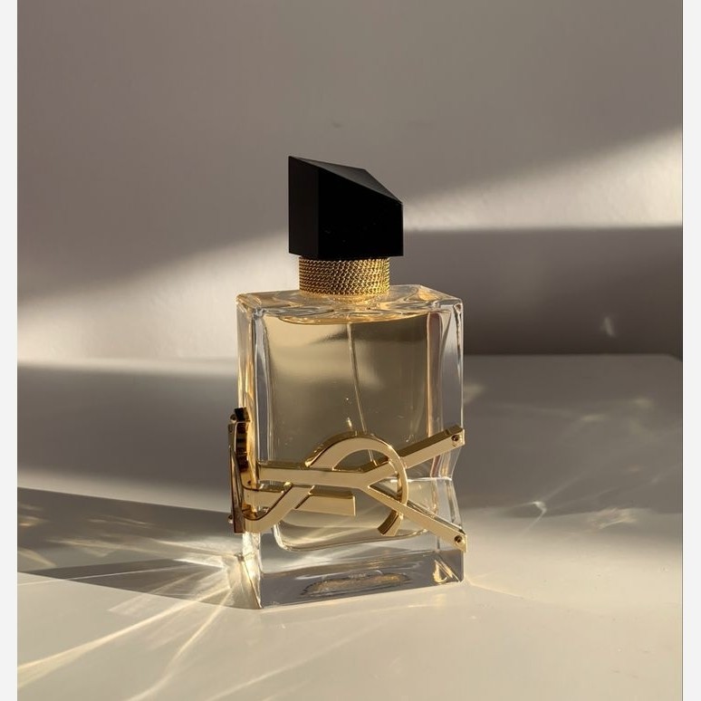 عطر و ادکلن ایو سن لورن لیبره Yves Saint Laurent Libre اصل با کیفیت عالی و ماندگاری بالا ( حداقل خرید 10 میل )