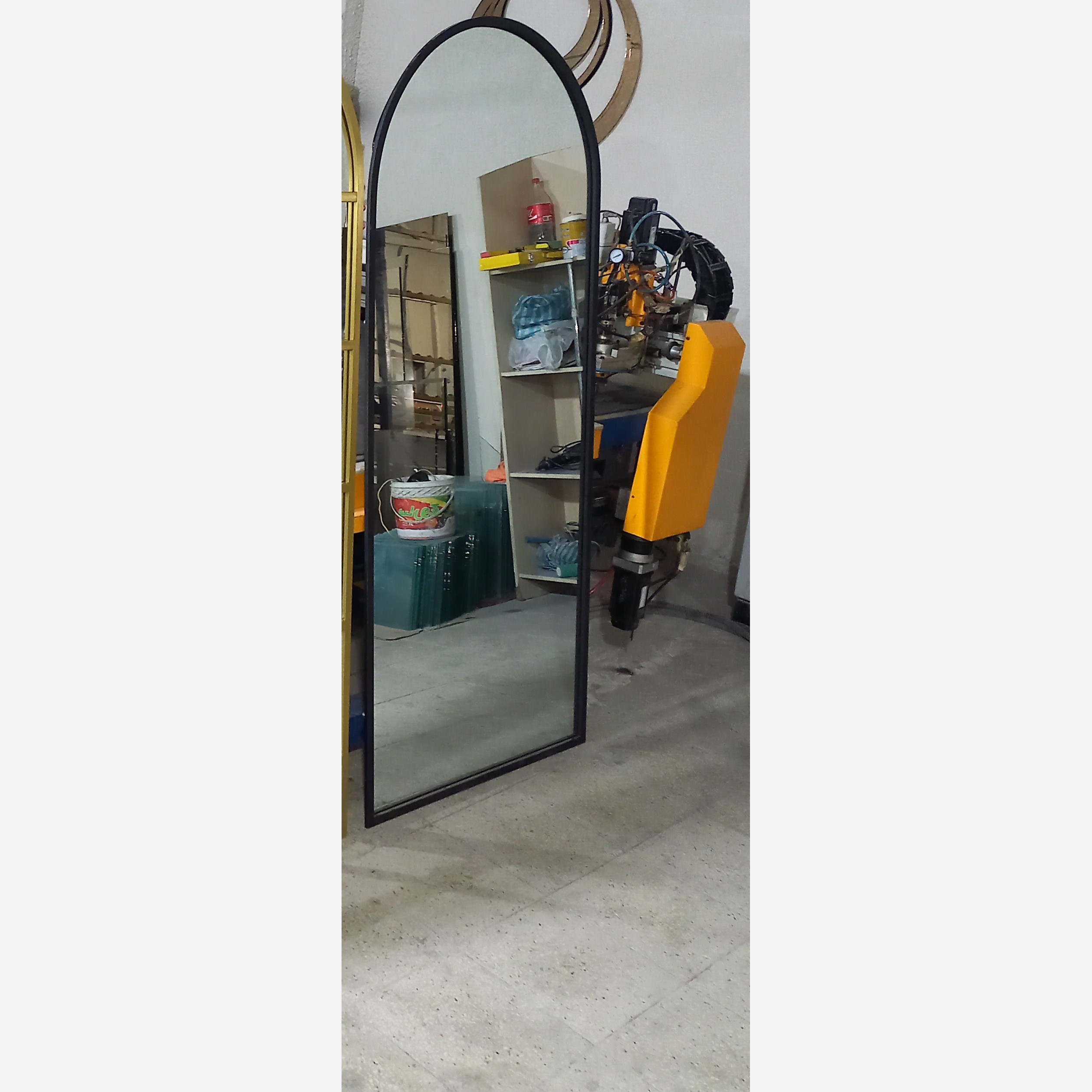 آینه قدی فلزی مدل گنبدی ساده(پسکرایه)