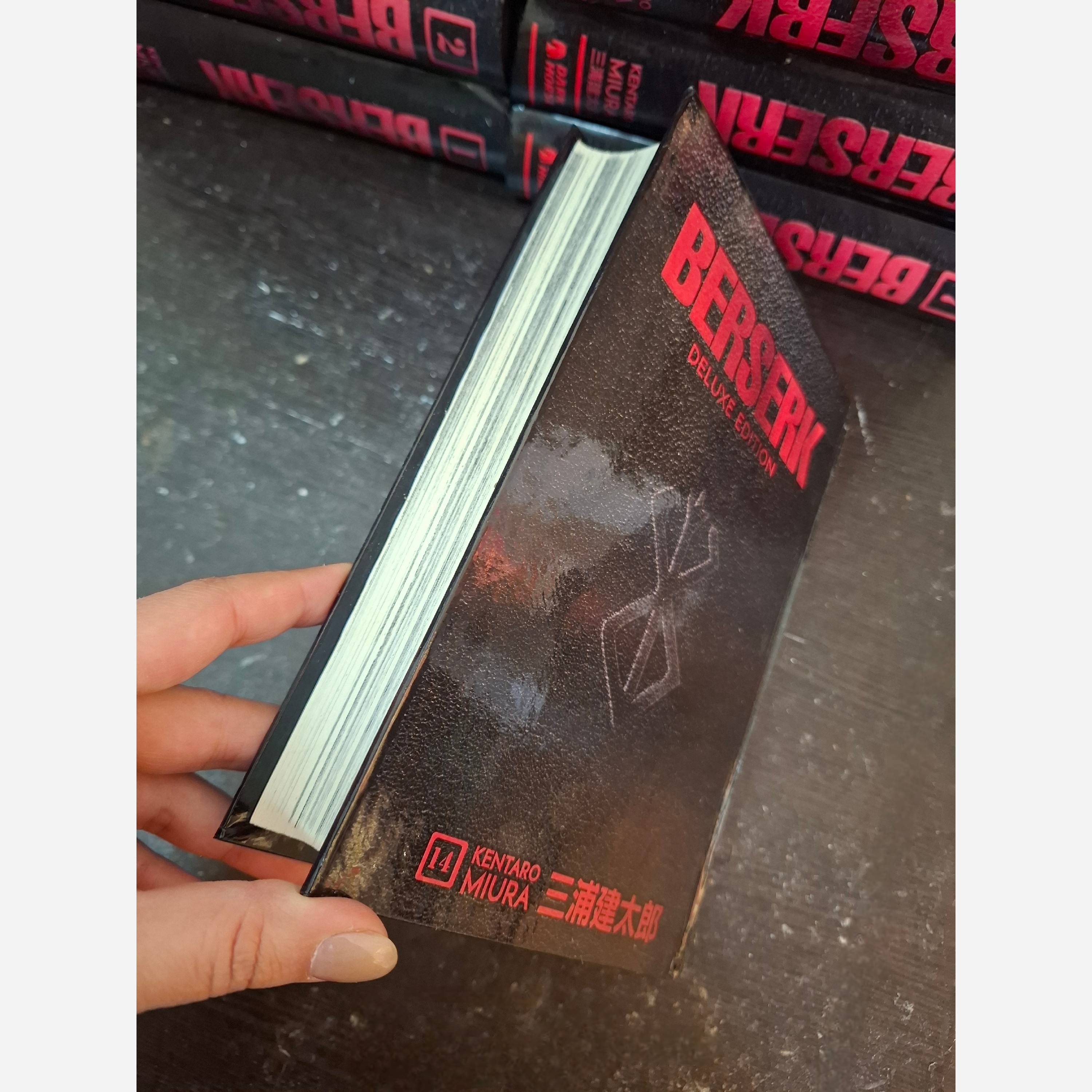 مانگا برزرک ورژن دیلاکس هارد کاور (berserk) موجودی جلد 1 تا 14