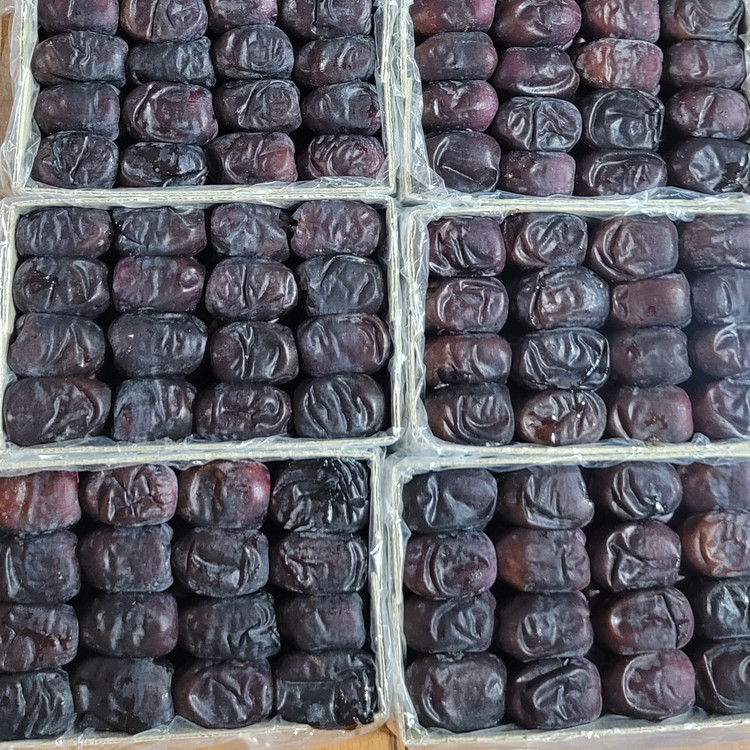 خرما یا رطب مضافتی باغات بم نوع درشت (48 دانه)-12بسته 700 گرمی در مادر کارتن