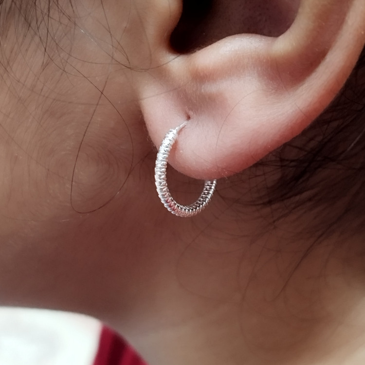 گوشواره نقره حلقه ای عیار 925 با طرح بسیار پرطرفدار حلقه ای