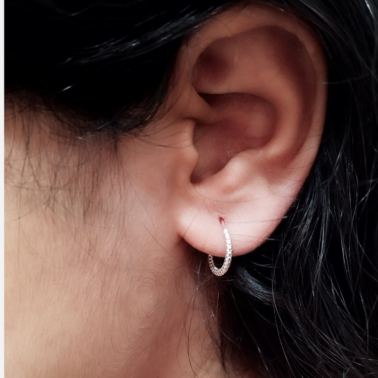 گوشواره نقره حلقه ای عیار 925 با طرح بسیار پرطرفدار حلقه ای