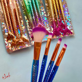 براش 4 تکه طرح ماهی جنس زیبا و محکم باطراحی منحصر به فرد قیمت گفته شده برای یک پک 4 تایی این براش است