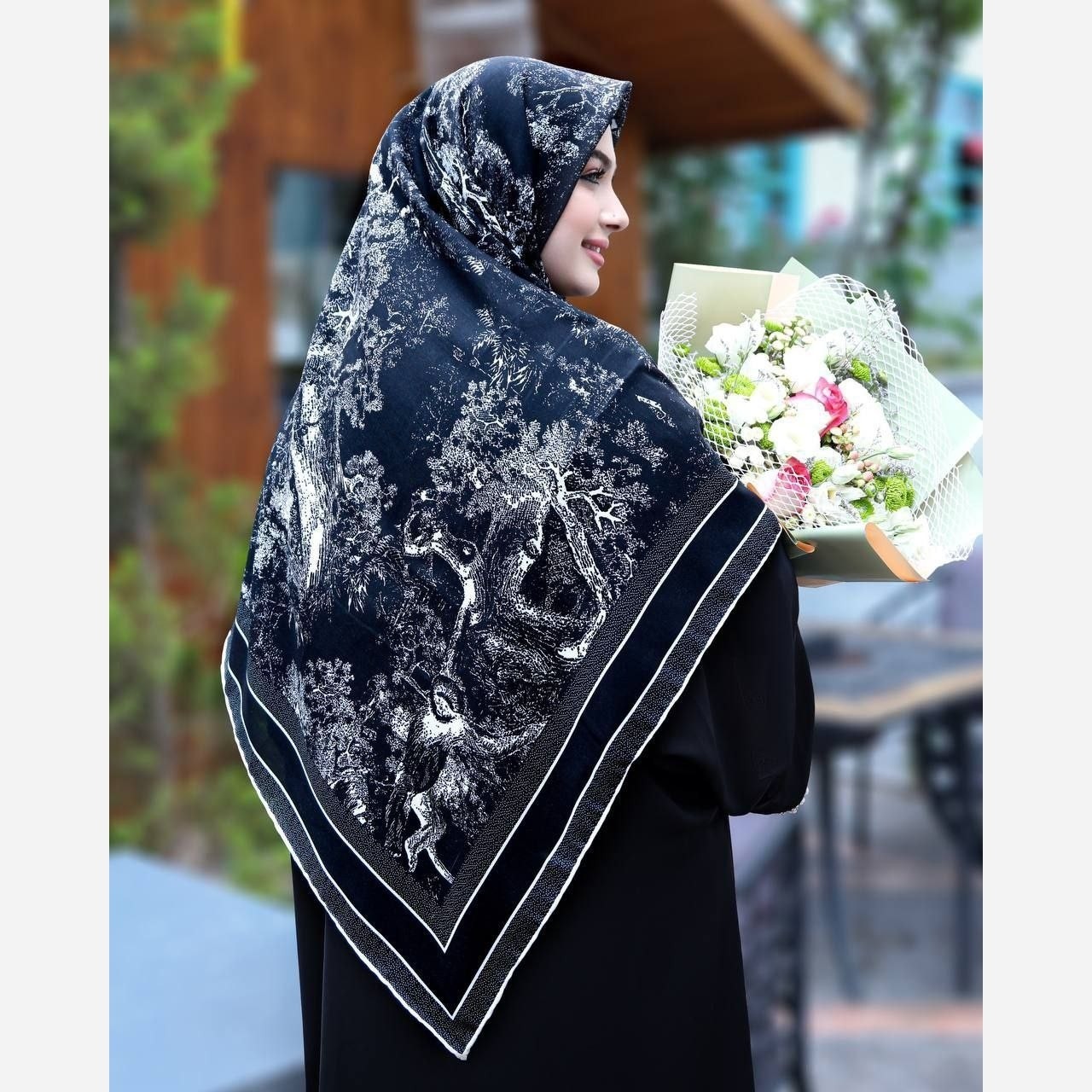 روسری نخی قواره 140دور دست دوز مزونی شیک وجذاب دیور جنگل ابرااسکارف کد 8000 ارسال رایگان