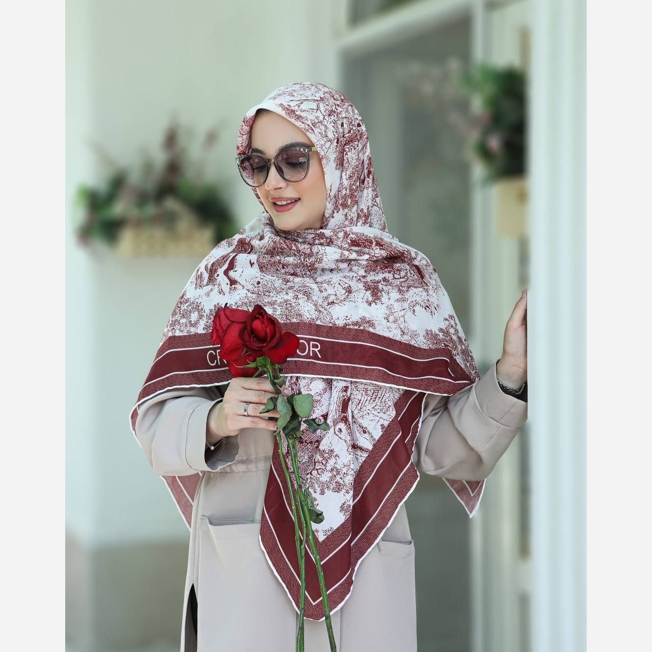 روسری نخی قواره 140دور دست دوز مزونی شیک وجذاب دیور جنگل ابرااسکارف کد 8000 ارسال رایگان