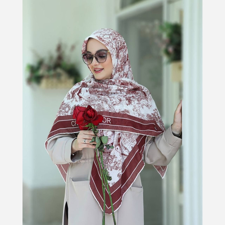 روسری نخی قواره 140دور دست دوز مزونی شیک وجذاب دیور جنگل ابرااسکارف کد 8000 ارسال رایگان