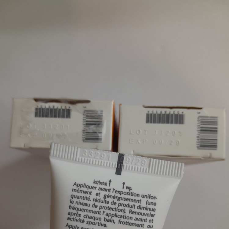کرم ضد آفتاب بیودرما پوتودرمspf50 کرم ضد آفتاب بیودرما بی رنگ