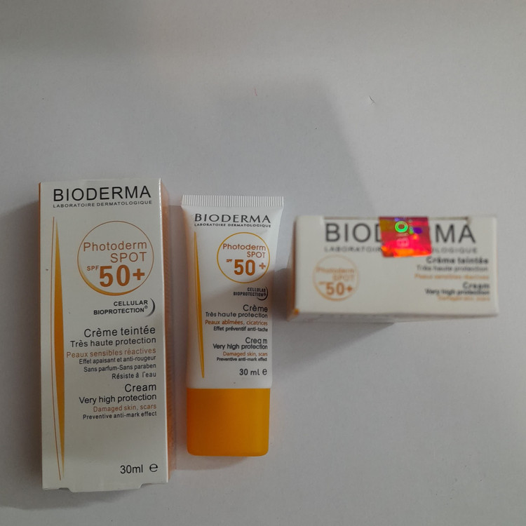 کرم ضد آفتاب بیودرما پوتودرمspf50 کرم ضد آفتاب بیودرما بی رنگ
