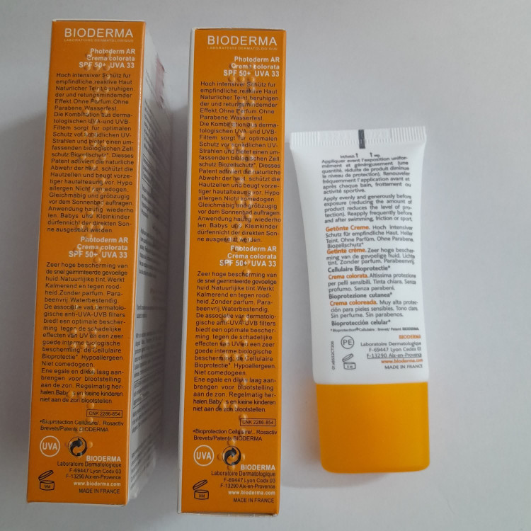 کرم ضد آفتاب بیودرما پوتودرمspf50 کرم ضد آفتاب بیودرما بی رنگ