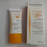 کرم ضد آفتاب بیودرما پوتودرمspf50 کرم ضد آفتاب بیودرما بی رنگ