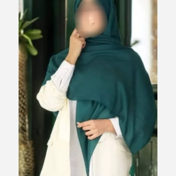 روسری نخی قواره بلند ساده دور دوخت منگوله دار (شامل هدیه)
