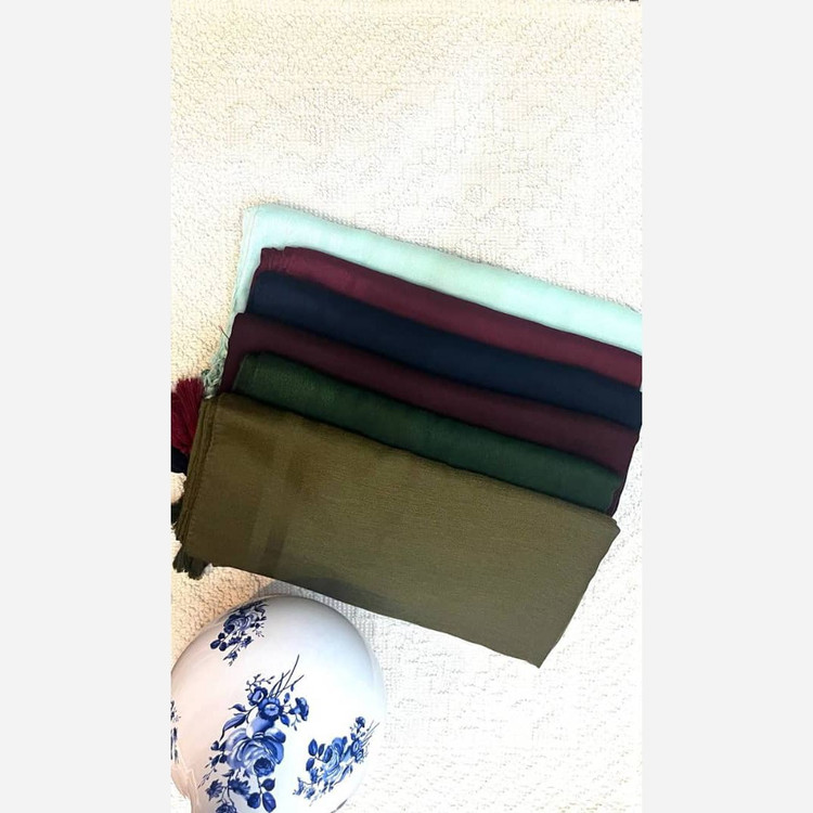 روسری نخی قواره بلند ساده دور دوخت منگوله دار (شامل هدیه)