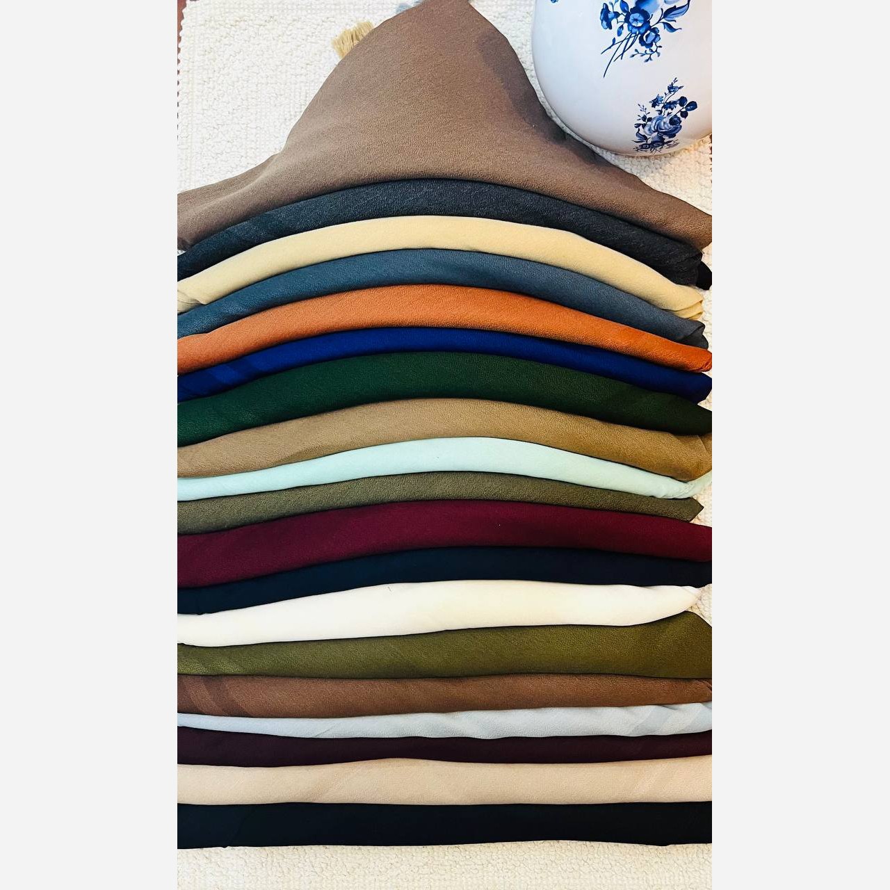 روسری نخی قواره بلند ساده دور دوخت منگوله دار (شامل هدیه)