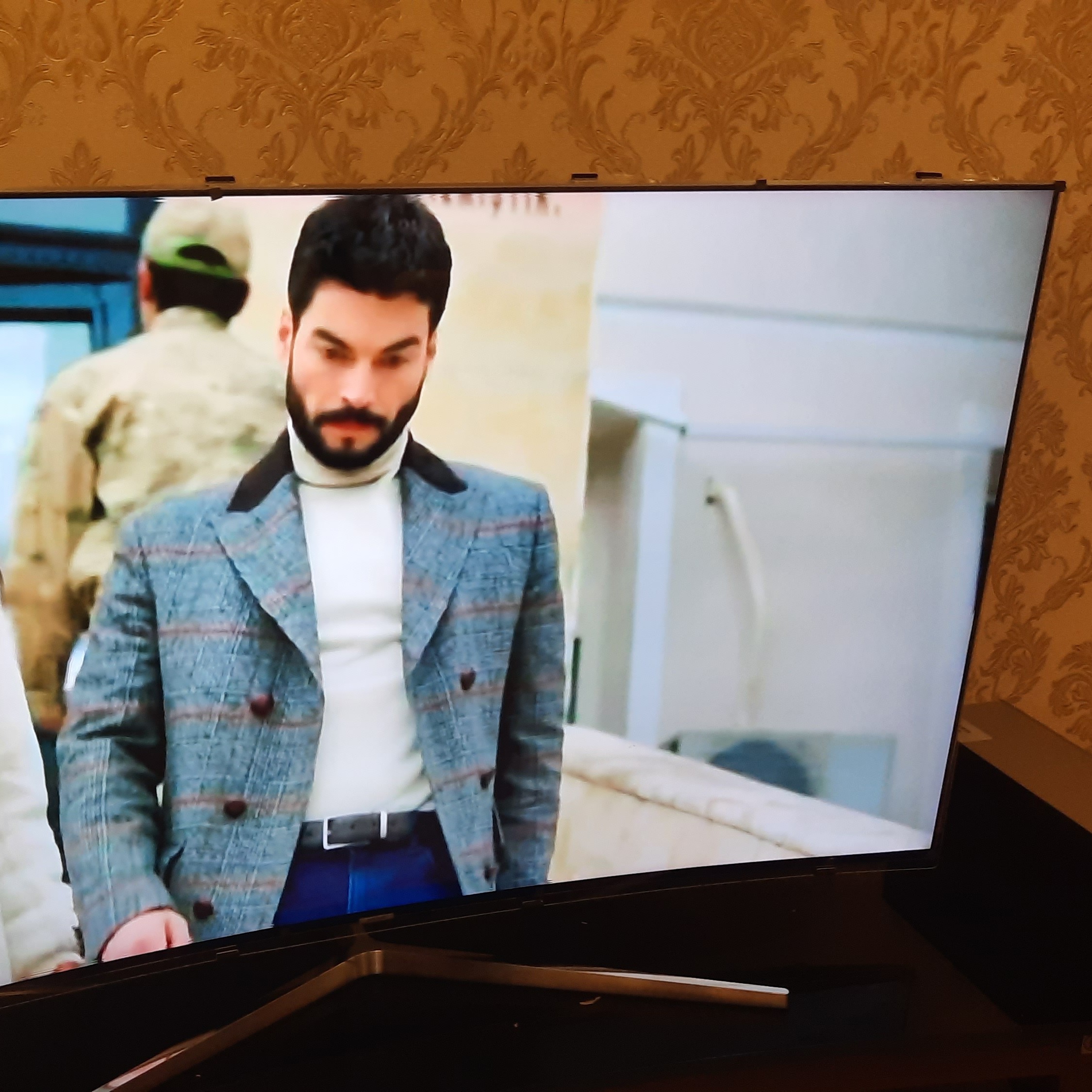 محافظ صفحه/گلس(4قسطه) تلویزیون 50 و 49 اینچ جوان