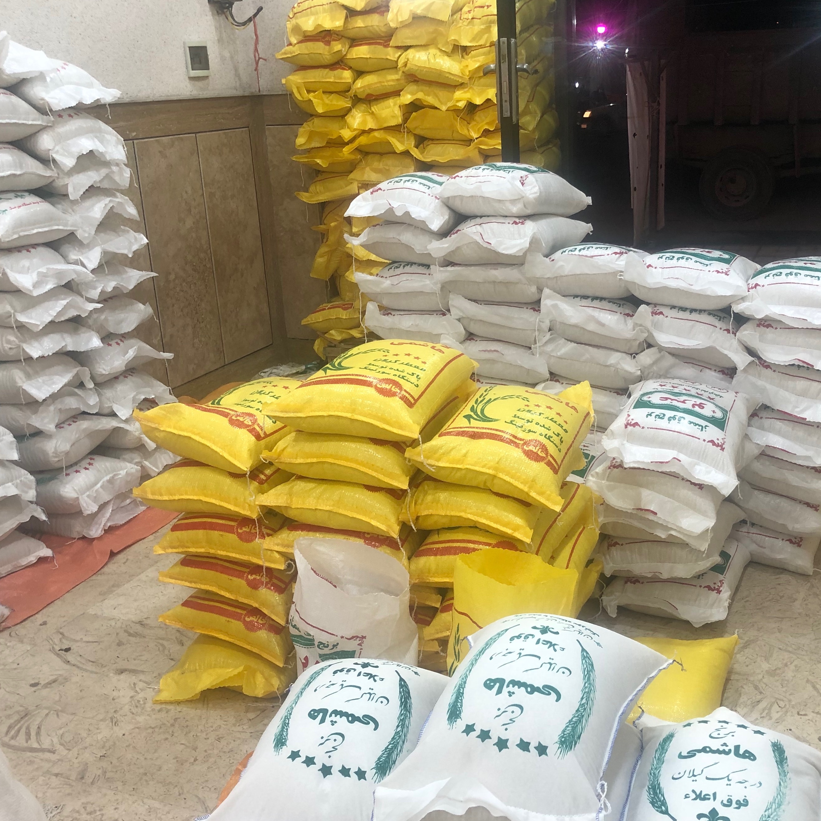 برنج نیم دانه (لاشه) عنبربو عطری درجه یک(10 کیلوگرم)(ارسال رایگان)