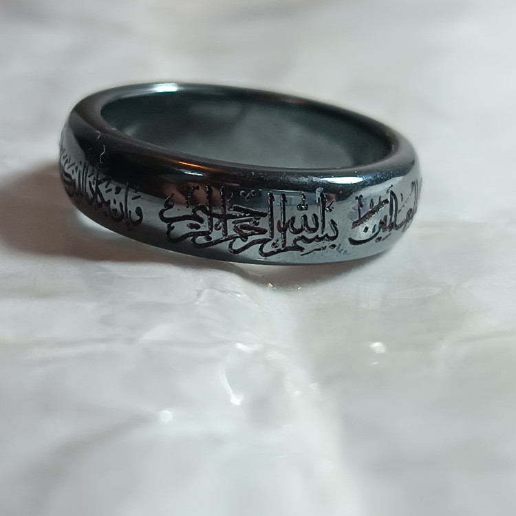 انگشتر حلقه سنگ حدید با حکاکی نفیس دعای وَإِنْ یَکَادُ الَّذِینَ کَفَرُوا لَیُزْلِقُونَکَ ..نقره جات فرازی فر
