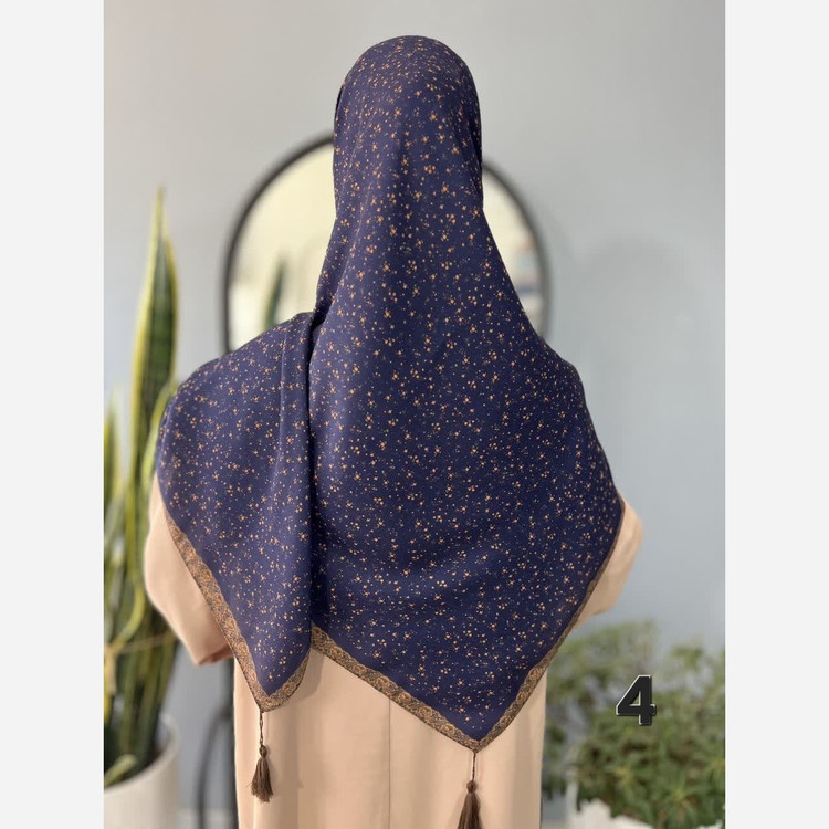 روسری زنانه طرح گل های کهکشانی